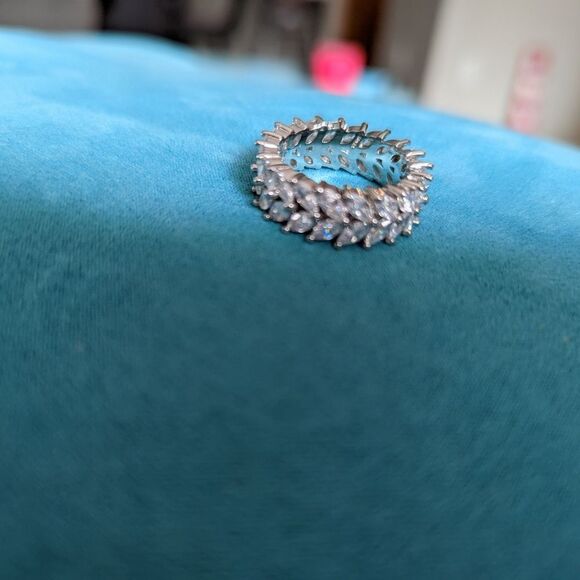 925 Sterling Silver Cubic Zirconia Leafed Ring ONE LEFT SIZE 9 !!!!! BLING - Picture 2 of 3